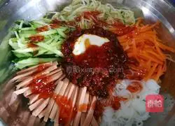 Han Illustration of how to make bibimbap 4