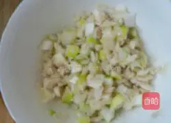 Illustration of how to make butter and green onion rolls 3