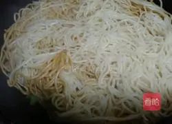 Illustration of home-style braised noodles 13