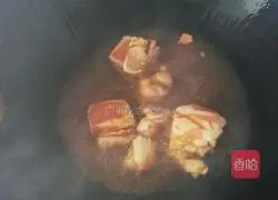 Illustration of home-style braised noodles 3