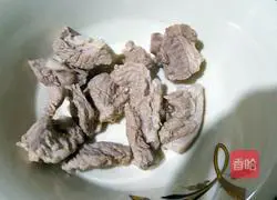 Illustration of how to make pork ribs, corn and radish claypot rice 3