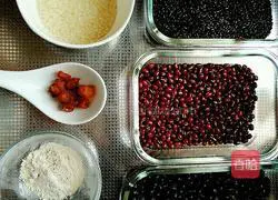 Illustration of how to make qi-tonifying and spleen-strengthening eight-treasure porridge 1