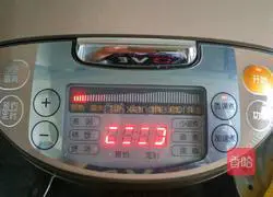 Potato sausage braised rice Practice illustration 5