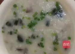 Illustration of how to make preserved egg and lean meat porridge 7