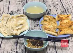 Illustration of how to make scallion and pork dumplings/pot stickers 21