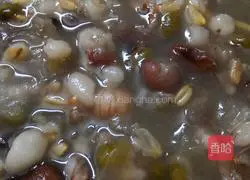 Snow fungus and eight-treasure porridge recipe 4