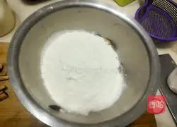 Illustration of how to make red date hair cake 3