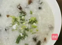 Illustration of how to make preserved egg and lean meat porridge 7