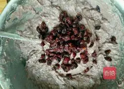 Illustration of how to make purple sweet potato and banana cake 8