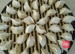 Illustration of how to make West Lake pot stickers 9