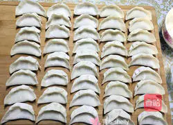 Illustration of how to make crispy pot stickers 4