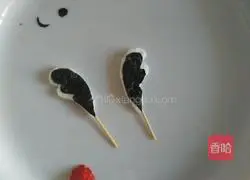 Illustration of how to make chicken leg reindeer rice balls 14