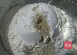 Illustration of how to make chives and ham rolls 1