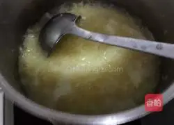 Illustration of how to make papaya, white fungus and millet porridge 8