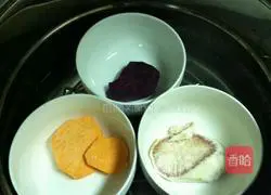 Illustration of how to make rose rolls 2