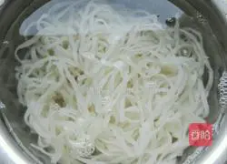 Illustration of how to make sesame sauce colorful cold noodles 4