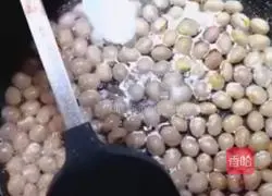 Illustration of how to make peanut braised rice 6