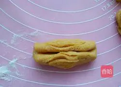 Illustration of how to make pumpkin and multi-grain flower rolls 11