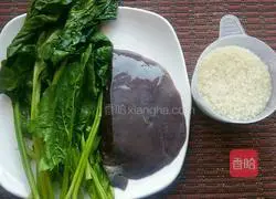 Illustration of how to make spinach and pork liver porridge 1