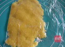 Illustration of how to make coconut flower rolls 2