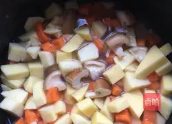 Illustration of how to make braised rice with meat, date, sausage and mushrooms 5