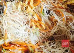 Illustration of how to make fried rice noodles with eggs 6