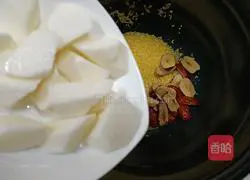 Illustration of how to make yam, red dates and millet porridge 7