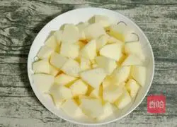 Illustration of how to make millet, white fungus and apple porridge 9