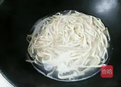 Illustration of how to make saliva cold noodles 2