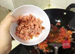 Illustration of how to make red sausage baked rice 4