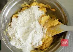 Illustration of how to make hot noodle corn cake 5