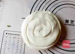 Illustration of how to make crispy pork pancakes 12