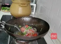 Illustration of how to make spicy fried rice noodles 3