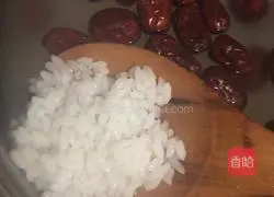 Illustration of Homemade Red Date and Rice Porridge 2