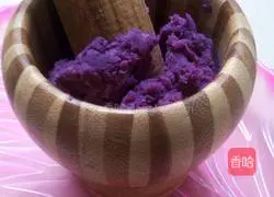 Illustration of how to make European Cup Purple Sweet Potato Sweet Wine Egg Steamed Cake 1