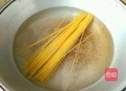 Illustration of how to make spaghetti bolognese 4