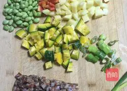 Illustration of how to make potato and sausage stewed rice 1