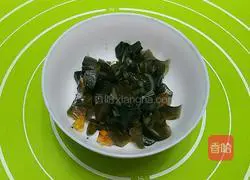 Illustration of how to make preserved eggs and lean meat 2