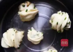 Illustration of how to make black sesame flower rolls 3