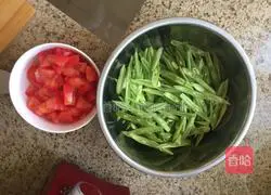 Illustration of braised noodles with lean meat and beans 2