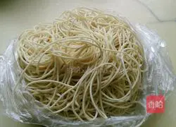 Illustration of how to make Sichuan cold noodles 1