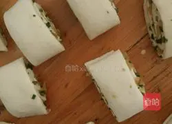 Illustration of how to make mustard flower rolls 8