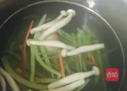 Illustration of how to make mango sago and seasonal vegetable spring rolls 4