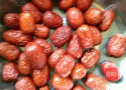 Illustration of how to make cornmeal cakes 1