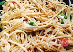 Illustration of how to make beef fried rice noodles 8