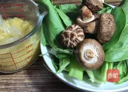 Illustration of how to make cabbage and mushroom porridge 1