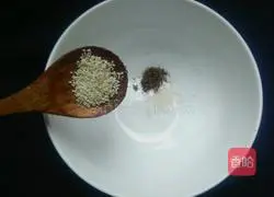 Illustration of how to scald rice noodles 3