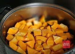 Illustration of how to make healthy pumpkin hair cake 1