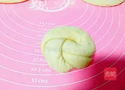 Illustration of how to make fresh green onion rolls 14