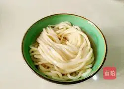 Illustration of how to make cold noodles with sesame sauce 12